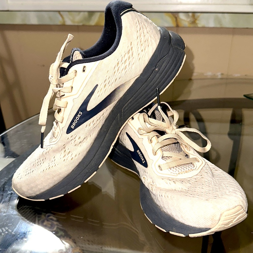 Brooks Anthem 4 running shoes